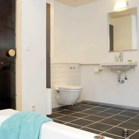 Feriehus Four-bedroom Holiday In 3 *