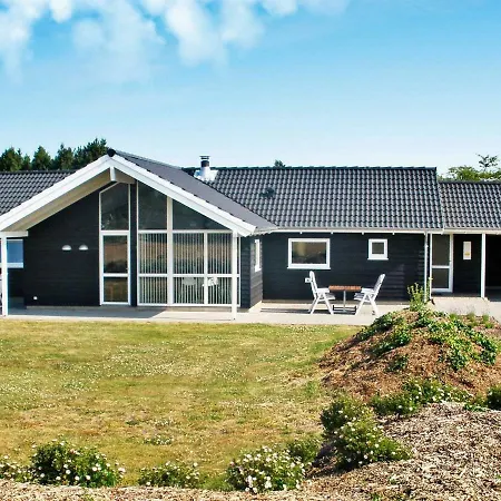 Four-bedroom Holiday In 3 Oksbøl
